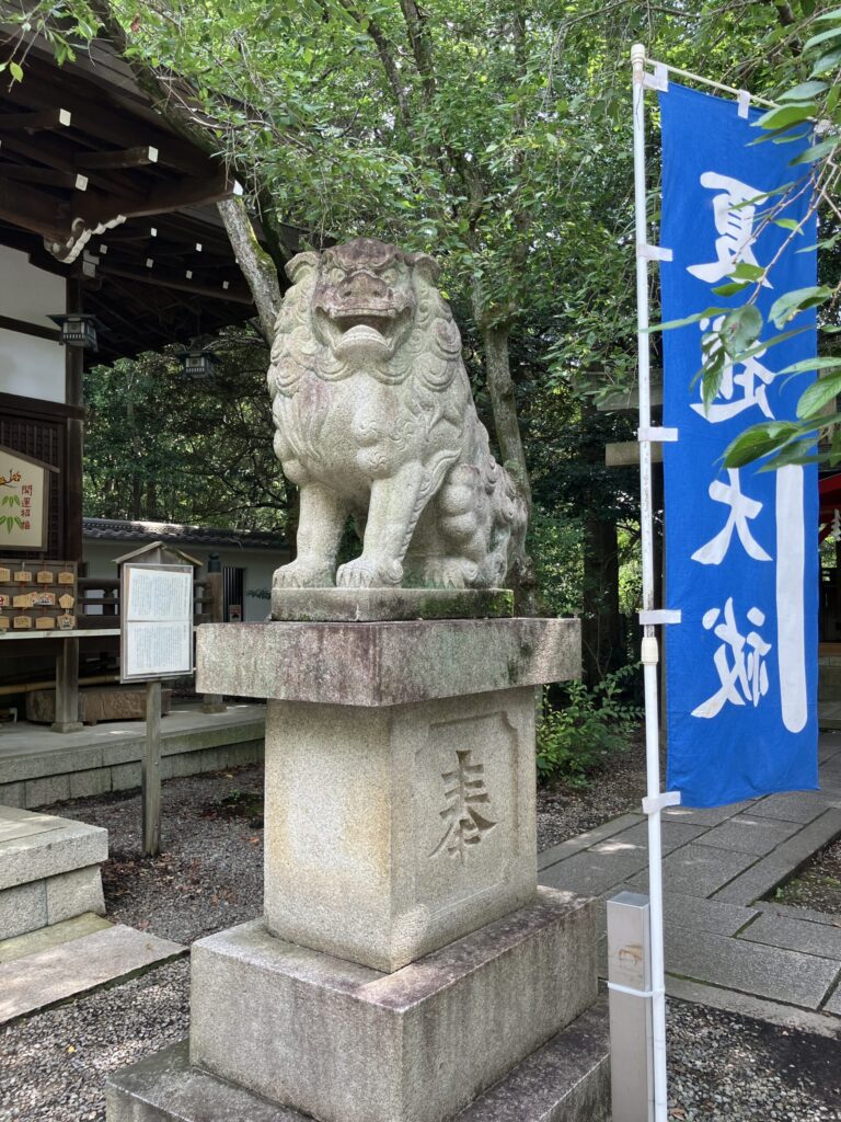 Komainu (right)